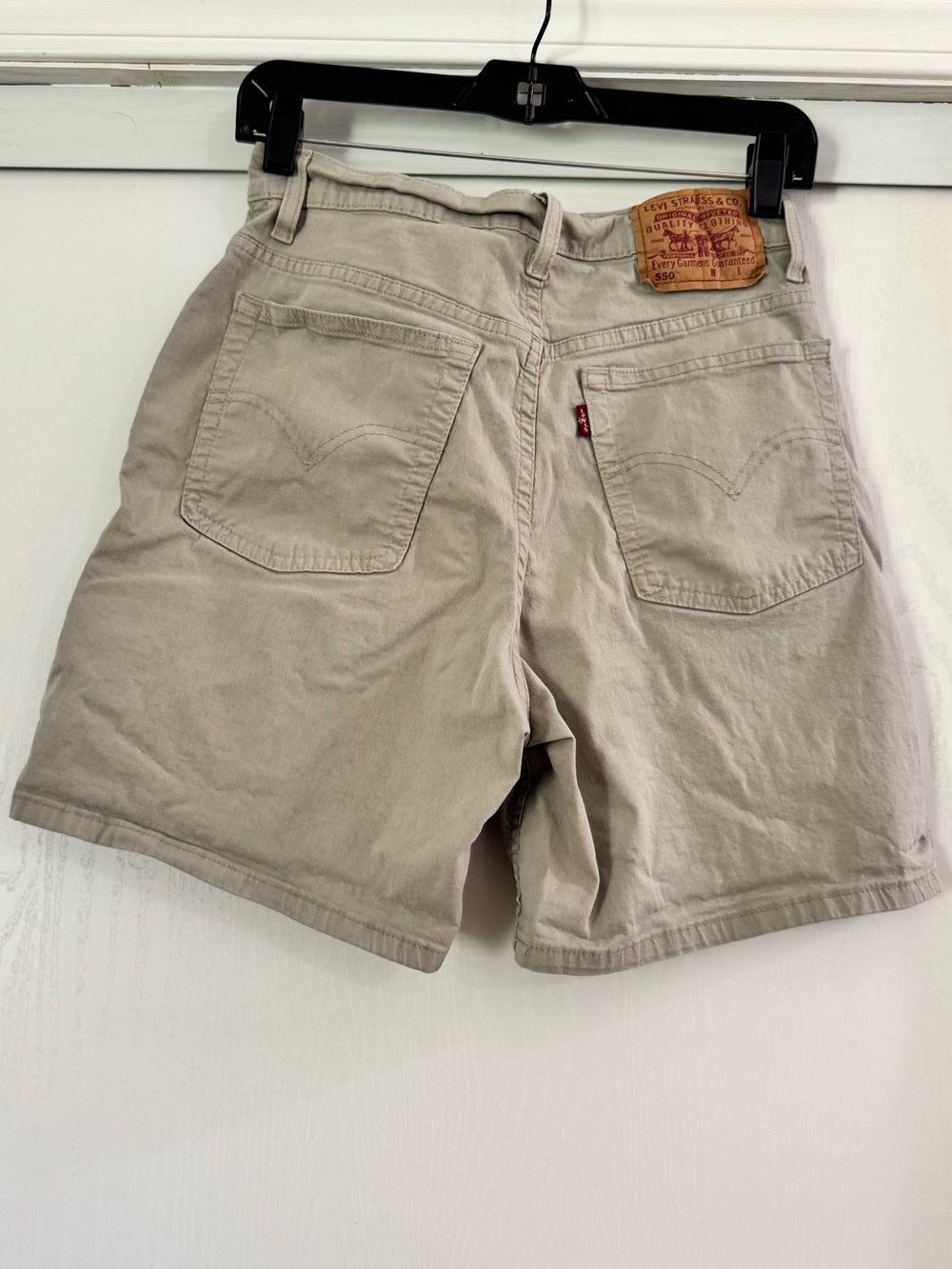 Vintage Levi’s 550 Relaxed Fit Shorts Khaki Tan Women’s Size 8 MIS Y2K